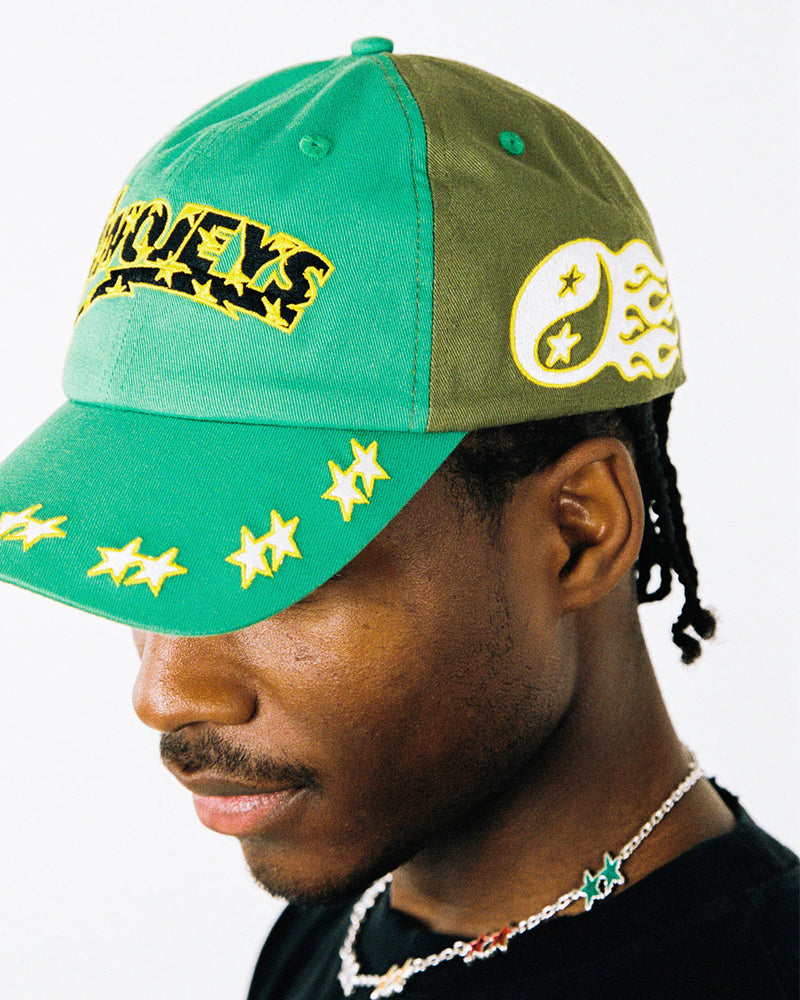 Gorra verde bordada