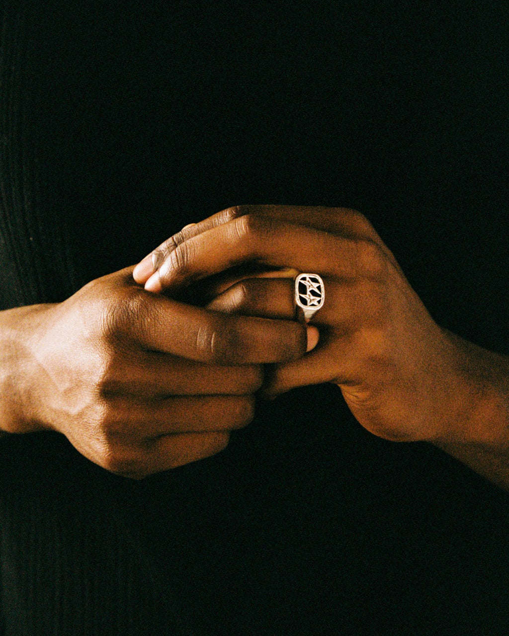 Anillo Framed