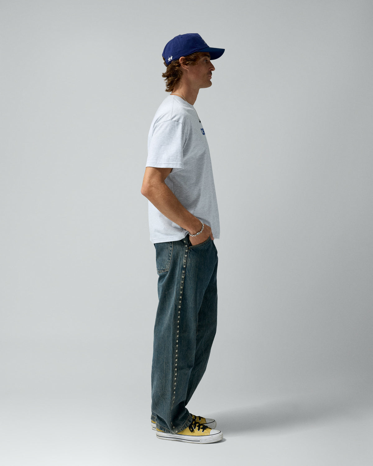 Cowboy Tee Grey Melange – worn by model