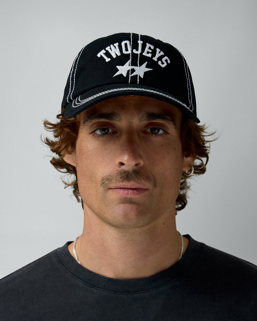 Icon Cap Contrast Black – worn by model