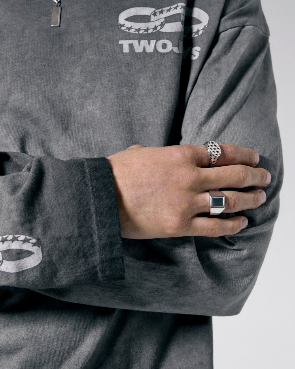 Vertical Signet