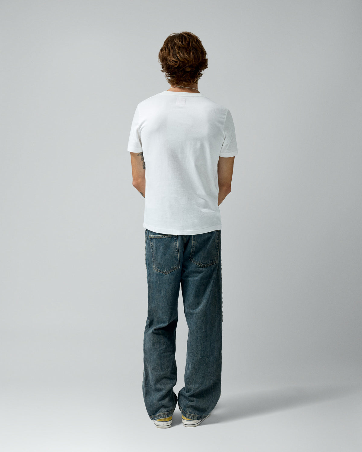 Lollipop Tee White – worn by model
