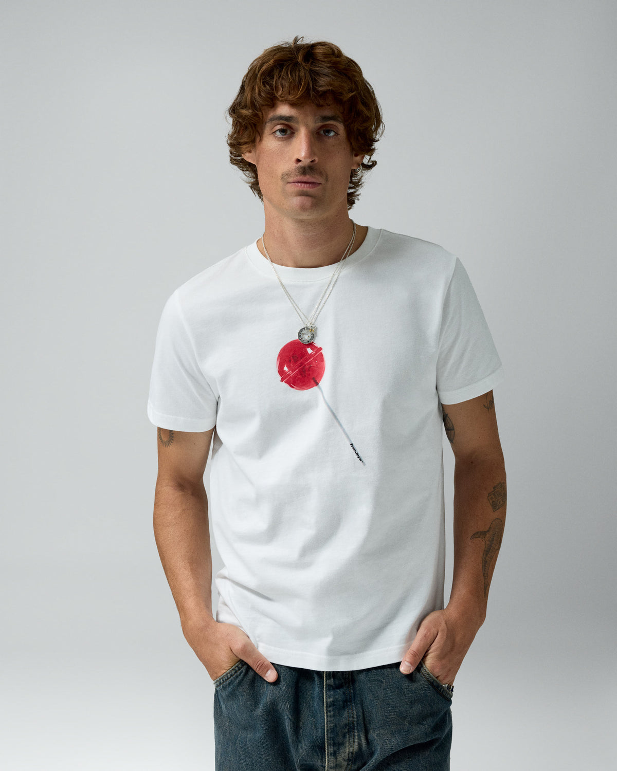 Lollipop Tee White – worn by model