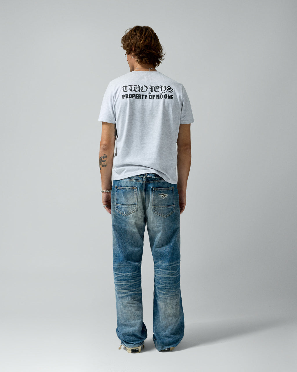 OPPS Tee Grey Melange – worn by model