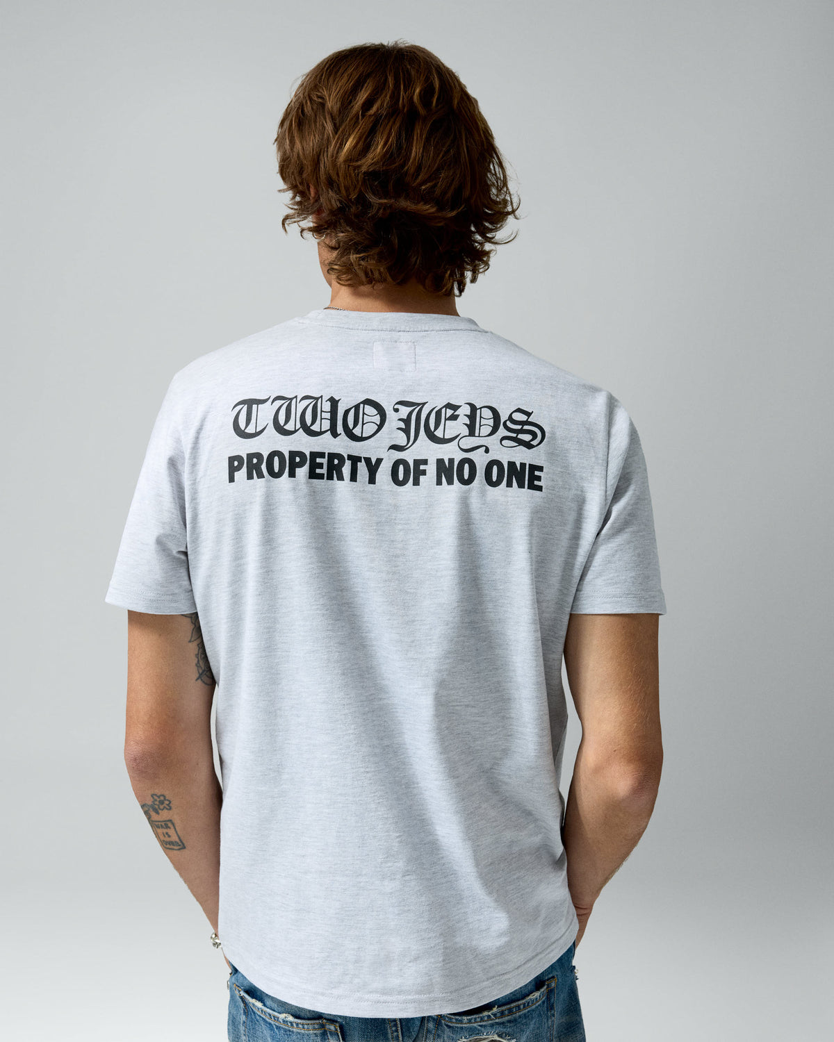 OPPS Tee Grey Melange – worn by model