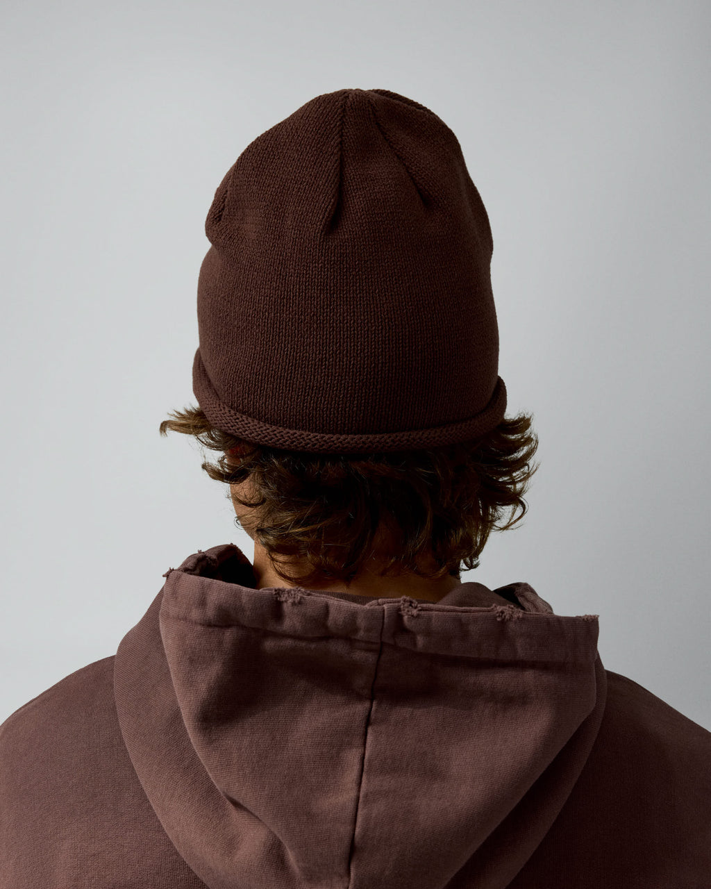 Open-end Icon Brown Beanie – llevado por modelo