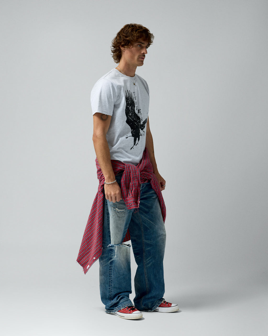 Pigeon Tee Grey Melange – worn by model