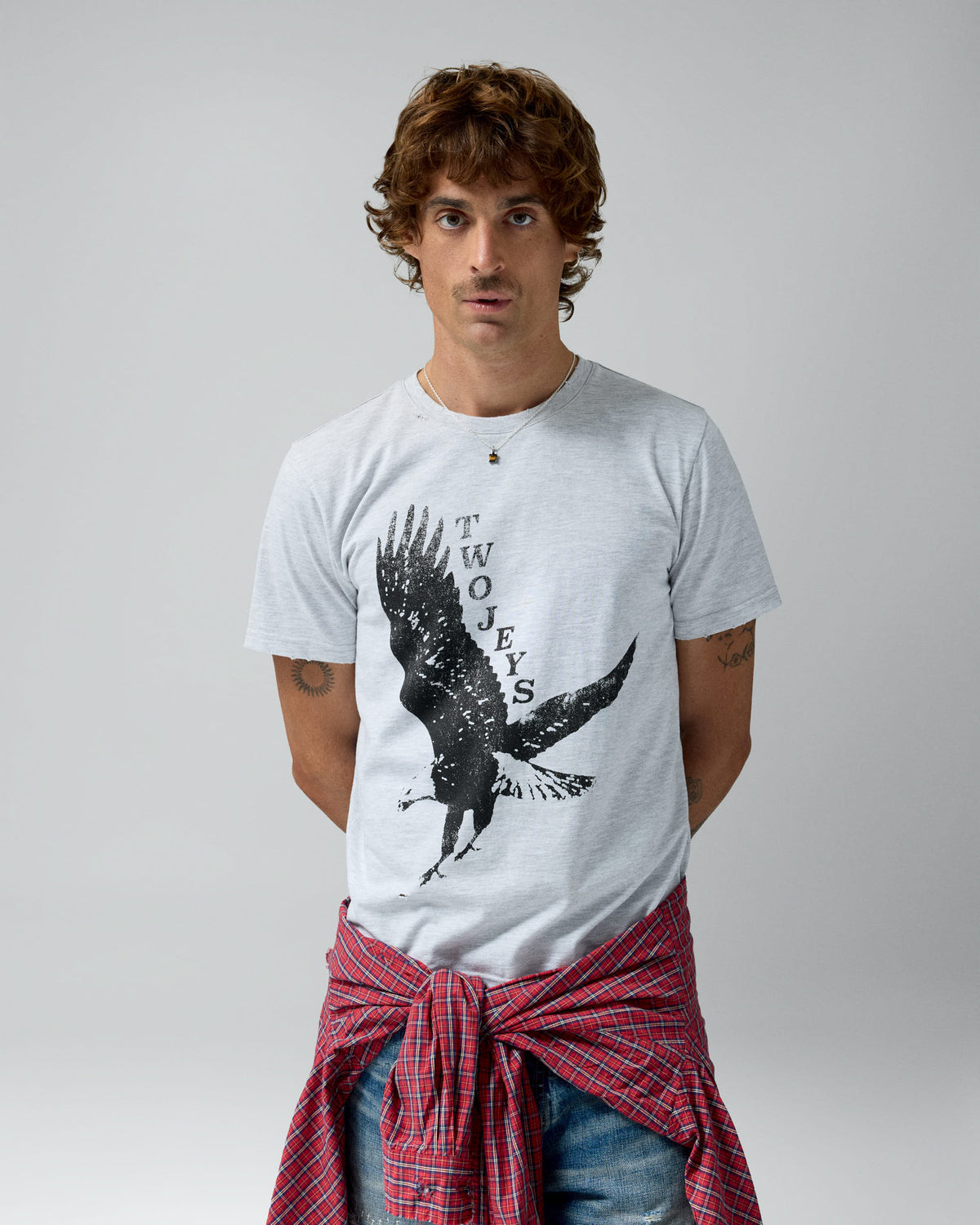 Pigeon Tee Grey Melange – worn by model