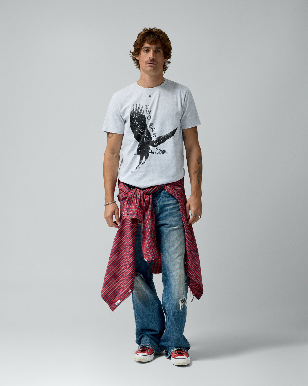 Pigeon Tee Grey Melange – worn by model