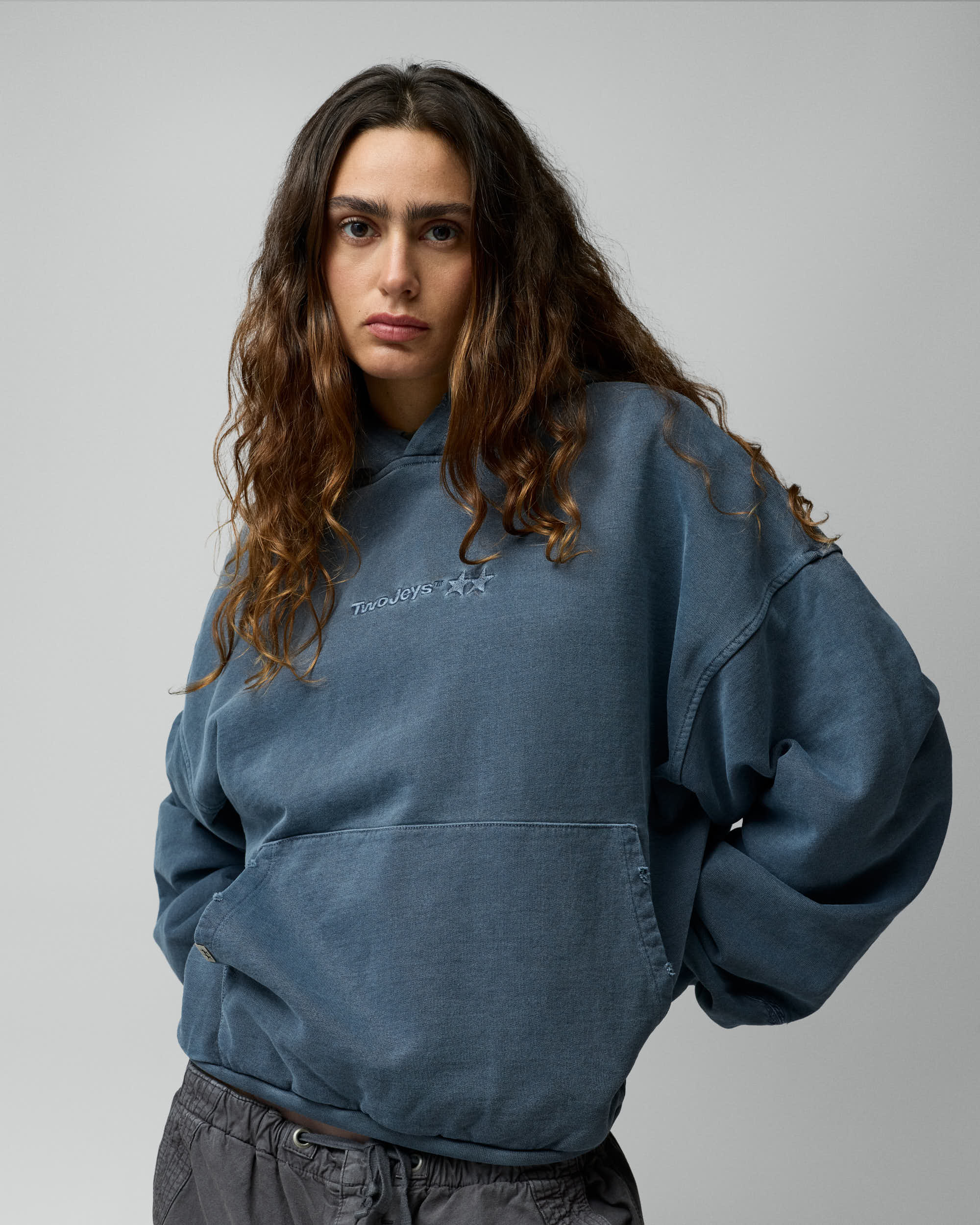TwoJeys pigment dyed blue icon フーディー Pigment Dyed Blue Icon Hoodie – Twojeys