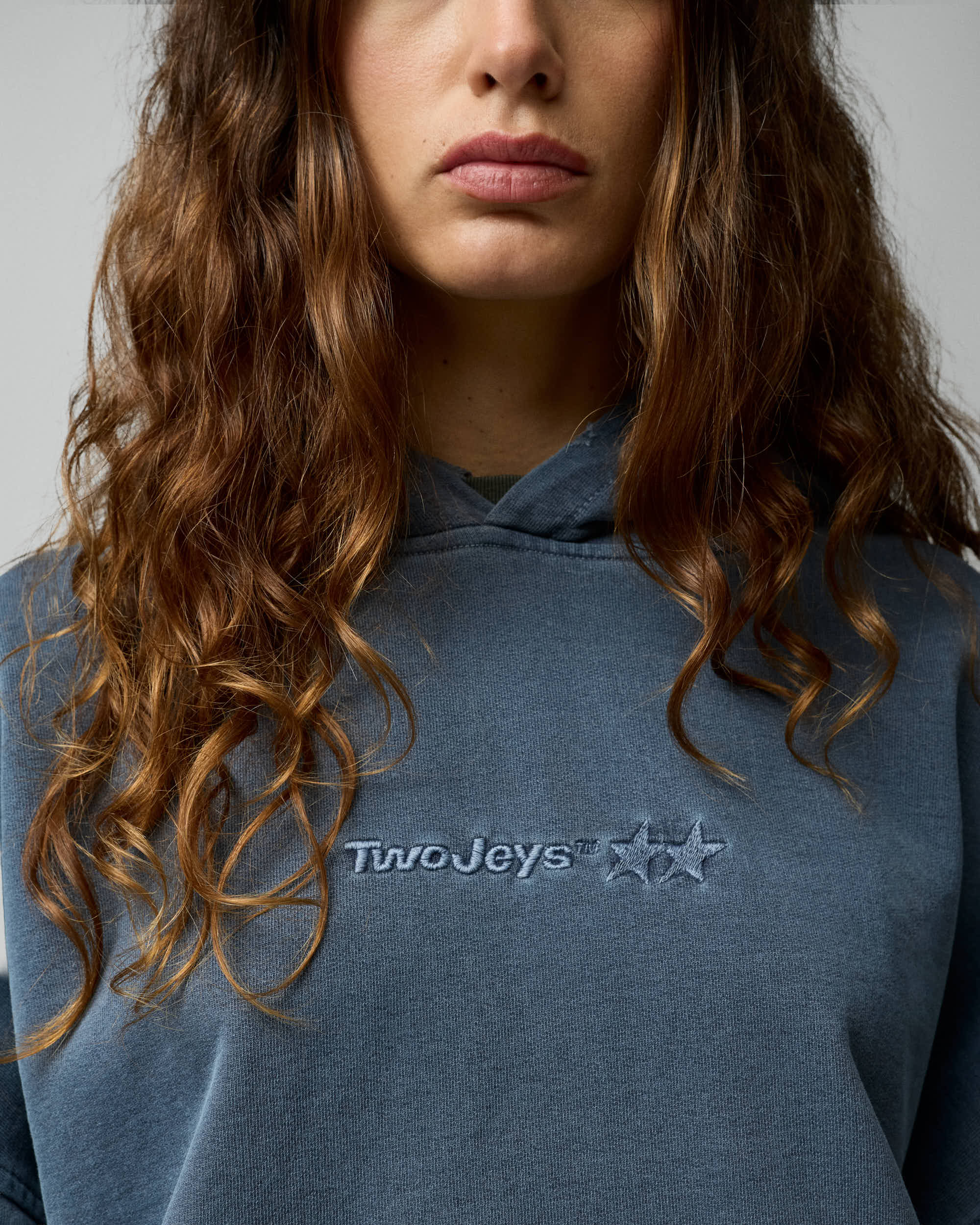 TwoJeys pigment dyed blue icon フーディー Pigment Dyed Blue Icon Hoodie – Twojeys