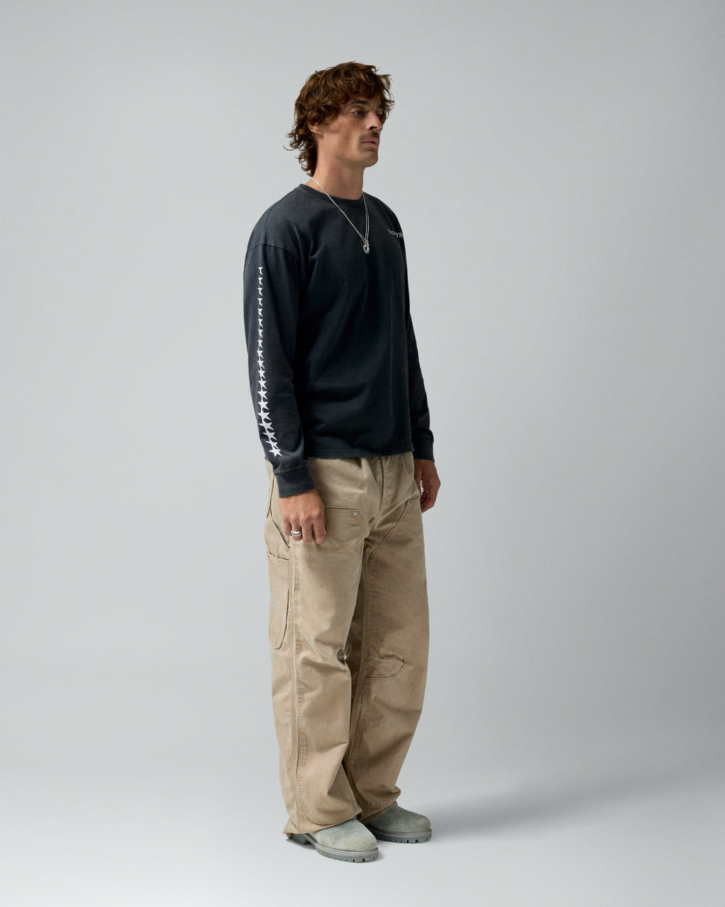 Starline Long Sleeve Tee Black – worn by model