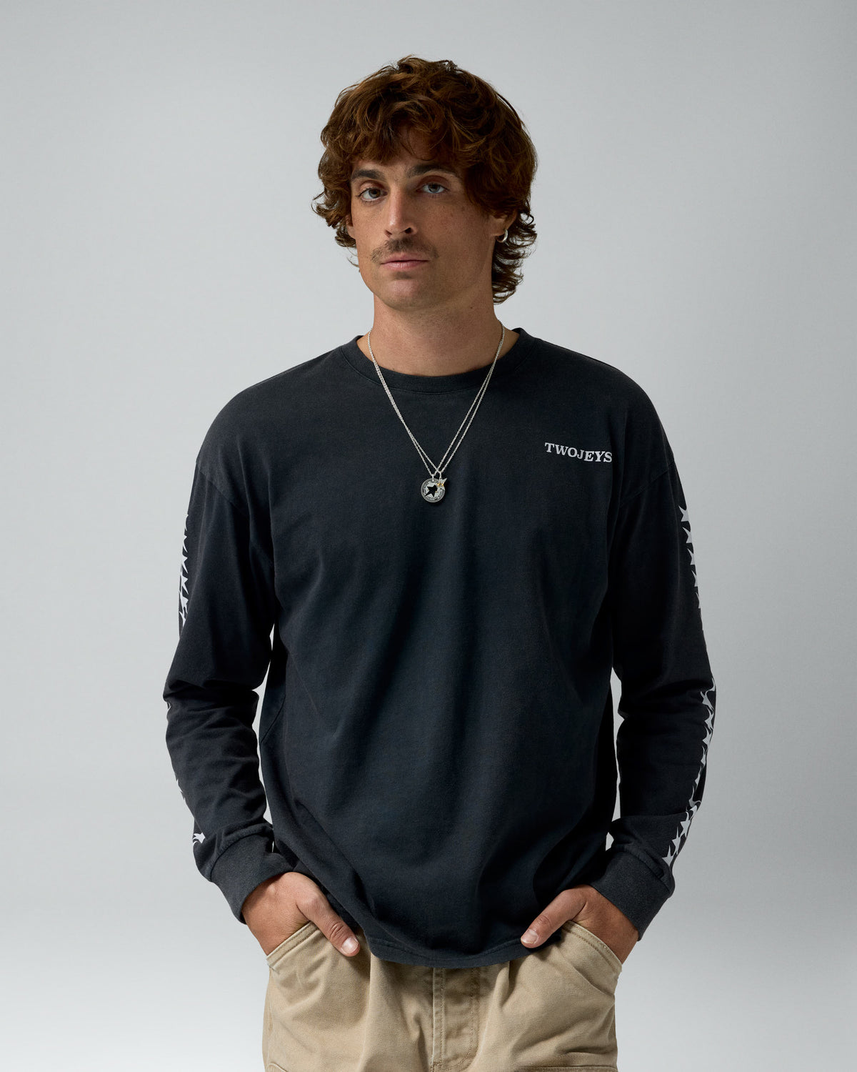 Starline Long Sleeve Tee Black – worn by model