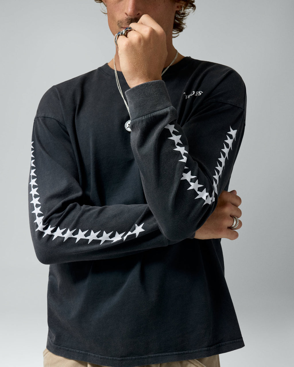 Starline Long Sleeve Tee Black – worn by model
