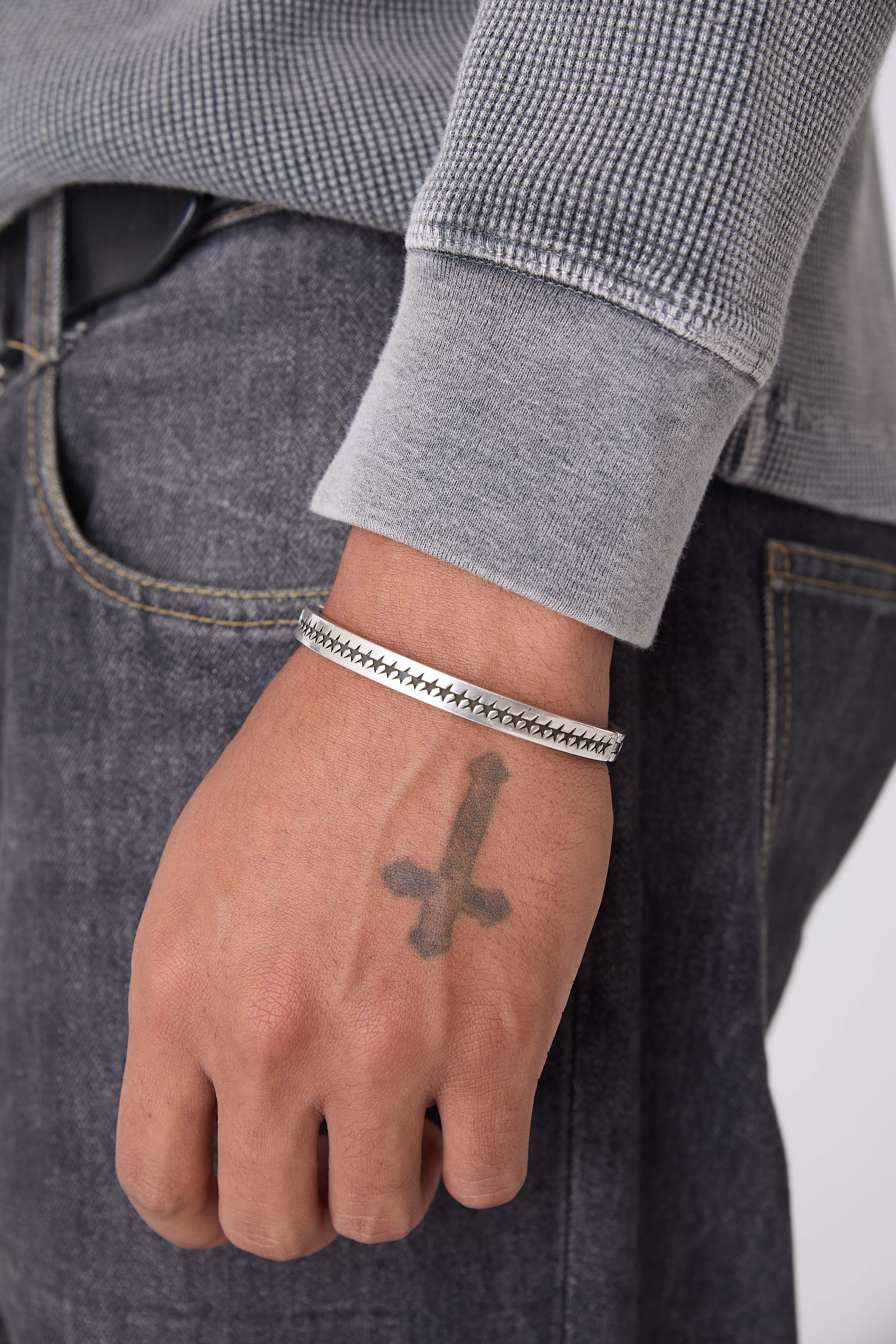 Icon Stars Closed Bangle – Twojeys