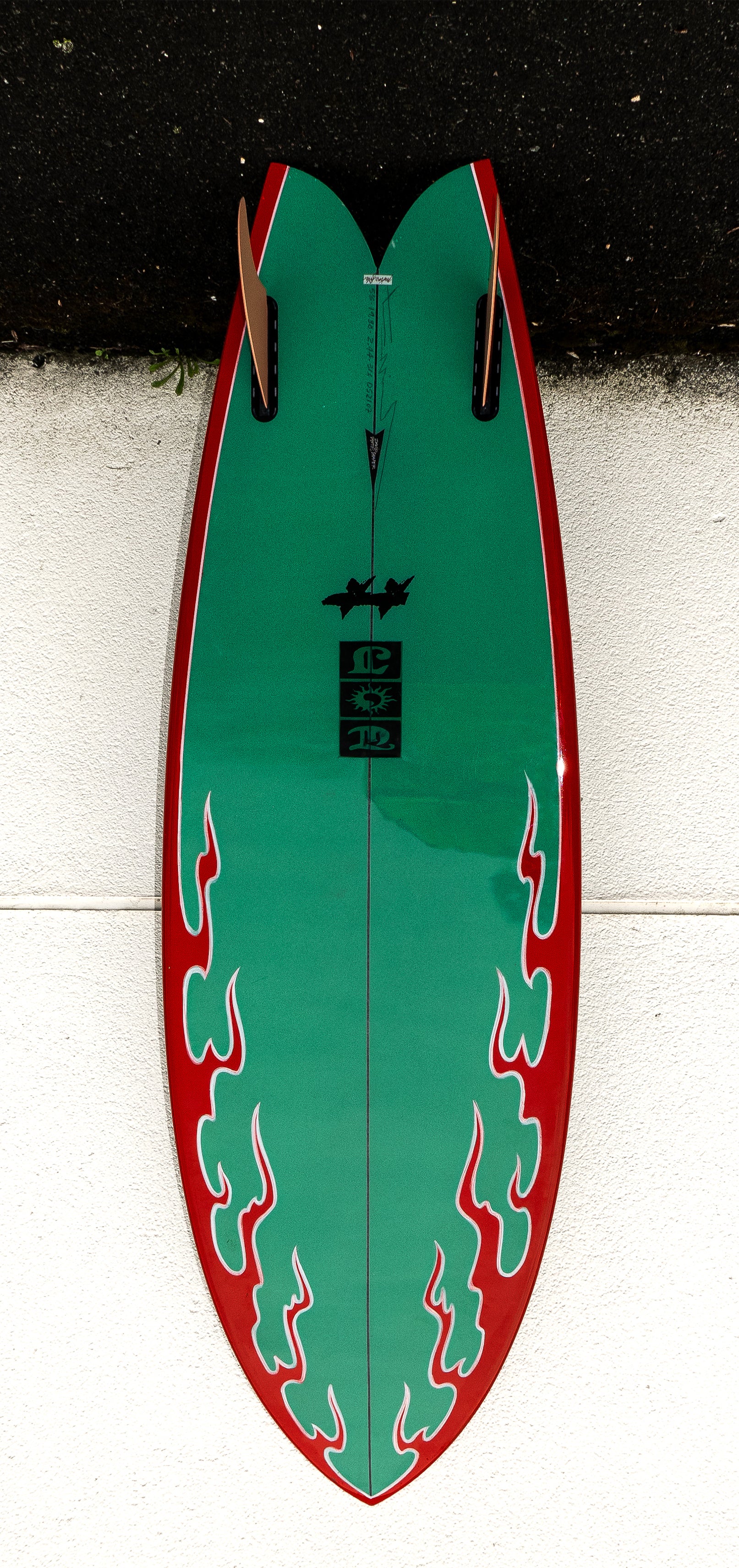 PUKAS X TWOJEYS SURFBOARD – Twojeys